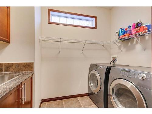 7 Aspen Stone Way Sw, Calgary, AB - Indoor Photo Showing Laundry Room