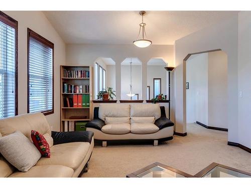 7 Aspen Stone Way Sw, Calgary, AB - Indoor Photo Showing Living Room