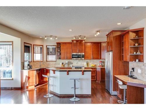 7 Aspen Stone Way Sw, Calgary, AB - Indoor Photo Showing Kitchen