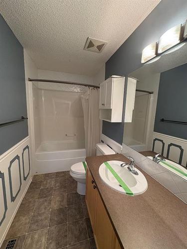 96 Drake Landing Crescent, Okotoks, AB - Indoor Photo Showing Bathroom