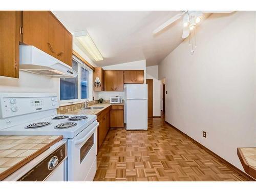 5215 19 Street Sw, Calgary, AB - Indoor Photo Showing Kitchen