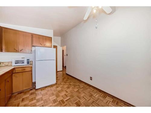 5215 19 Street Sw, Calgary, AB - Indoor Photo Showing Kitchen