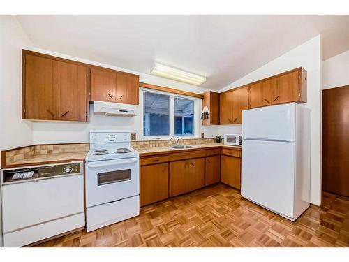 5215 19 Street Sw, Calgary, AB - Indoor Photo Showing Kitchen