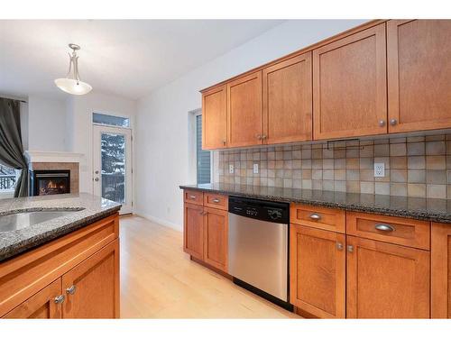 201-824 10 Street Nw, Calgary, AB - Indoor Photo Showing Kitchen