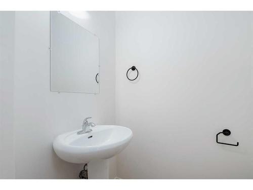 201-824 10 Street Nw, Calgary, AB - Indoor Photo Showing Bathroom