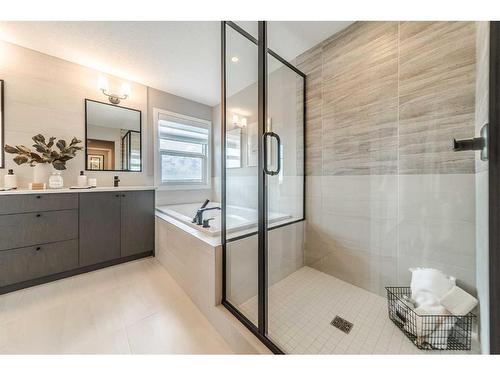 429 Cranbrook Gardens Se, Calgary, AB - Indoor Photo Showing Bathroom