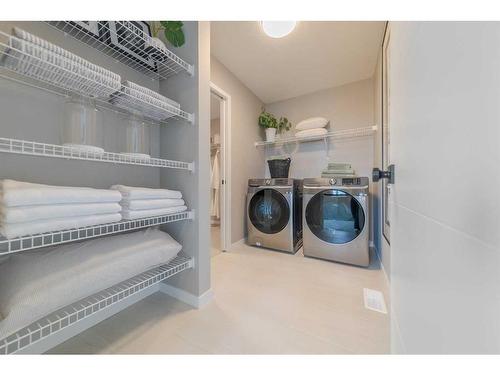 429 Cranbrook Gardens Se, Calgary, AB - Indoor Photo Showing Laundry Room