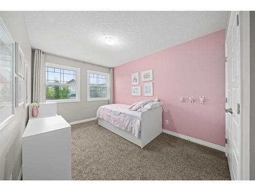 18 Masters Villas Se, Calgary, AB - Indoor Photo Showing Bedroom