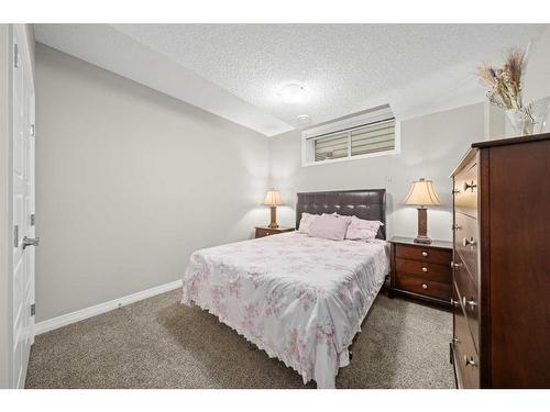 18 Masters Villas Se, Calgary, AB - Indoor Photo Showing Bedroom