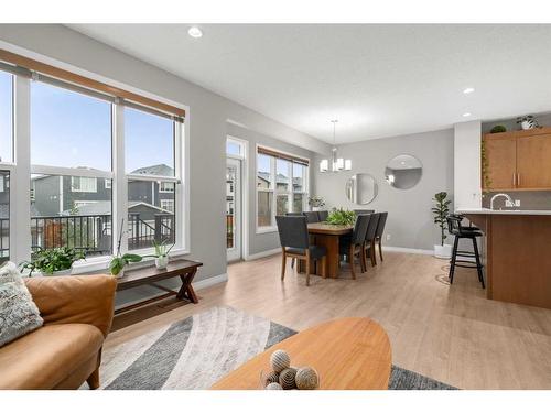 18 Masters Villas Se, Calgary, AB - Indoor Photo Showing Living Room