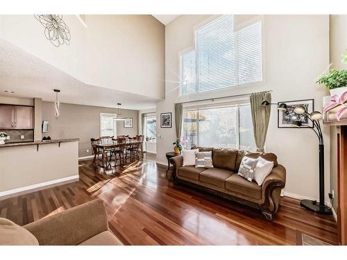 39 Wentworth Close Sw, Calgary, AB - Indoor Photo Showing Living Room