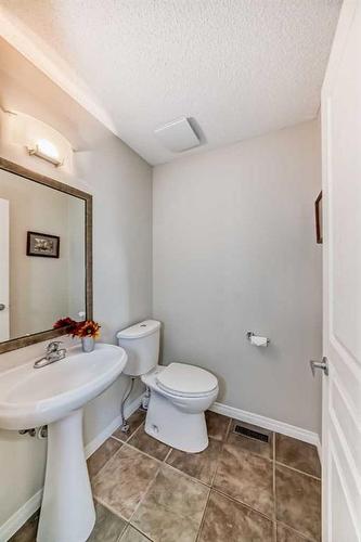 39 Wentworth Close Sw, Calgary, AB - Indoor Photo Showing Bathroom