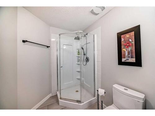 39 Wentworth Close Sw, Calgary, AB - Indoor Photo Showing Bathroom