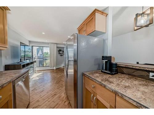 20-712 4 Street Ne, Calgary, AB - Indoor Photo Showing Kitchen