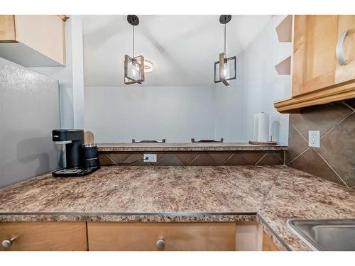 20-712 4 Street Ne, Calgary, AB - Indoor Photo Showing Kitchen