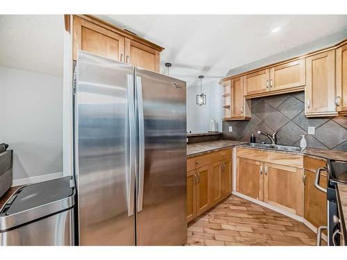 20-712 4 Street Ne, Calgary, AB - Indoor Photo Showing Kitchen With Double Sink