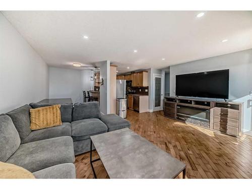 20-712 4 Street Ne, Calgary, AB - Indoor Photo Showing Living Room