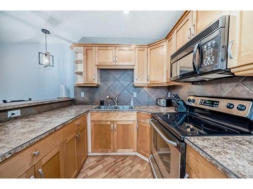 20-712 4 Street Ne, Calgary, AB - Indoor Photo Showing Kitchen