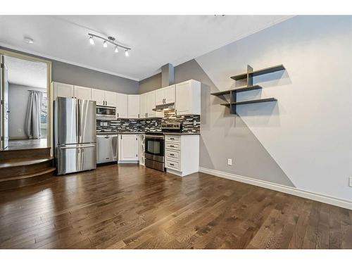 #-1521 11 Street Sw, Calgary, AB - Indoor Photo Showing Kitchen With Upgraded Kitchen