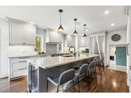 7 Maryland Place Sw, Calgary, AB - Indoor Photo Showing Kitchen With Upgraded Kitchen