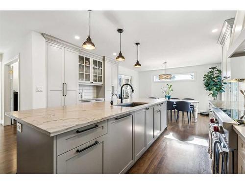 7 Maryland Place Sw, Calgary, AB - Indoor Photo Showing Kitchen With Upgraded Kitchen