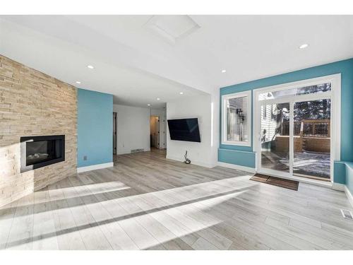 7 Maryland Place Sw, Calgary, AB - Indoor Photo Showing Living Room With Fireplace