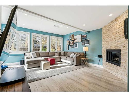 7 Maryland Place Sw, Calgary, AB - Indoor Photo Showing Living Room With Fireplace