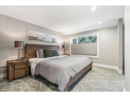 7 Maryland Place Sw, Calgary, AB - Indoor Photo Showing Bedroom