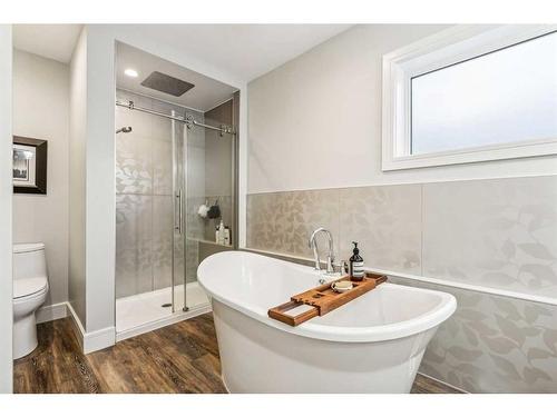 7 Maryland Place Sw, Calgary, AB - Indoor Photo Showing Bathroom