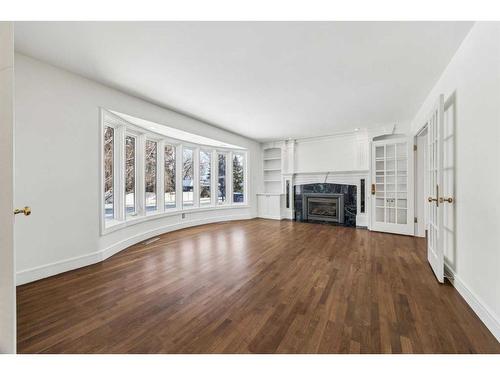 7 Maryland Place Sw, Calgary, AB - Indoor Photo Showing Living Room With Fireplace