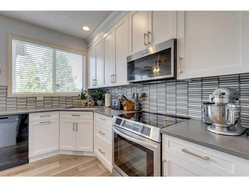 113 Cranleigh Bay Se, Calgary, AB - Indoor Photo Showing Kitchen With Upgraded Kitchen