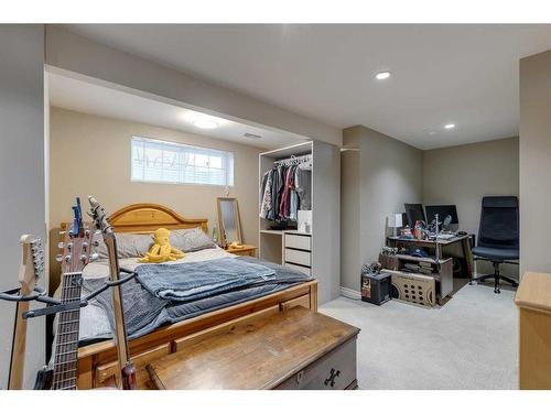 113 Cranleigh Bay Se, Calgary, AB - Indoor Photo Showing Bedroom