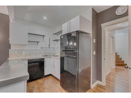 384 Prestwick Terrace Se, Calgary, AB - Indoor Photo Showing Kitchen