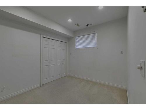 384 Prestwick Terrace Se, Calgary, AB - Indoor Photo Showing Other Room