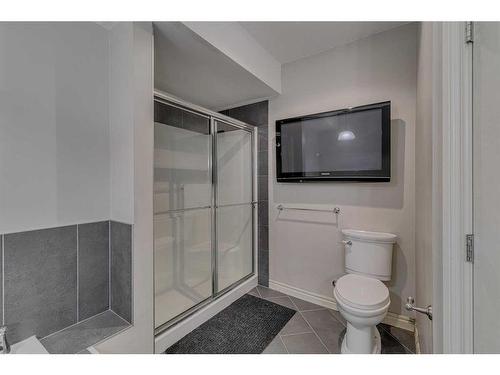 384 Prestwick Terrace Se, Calgary, AB - Indoor Photo Showing Bathroom