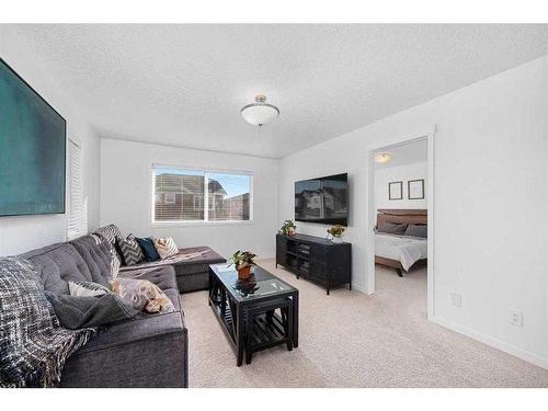 277 Willow Park, Cochrane, AB - Indoor Photo Showing Living Room