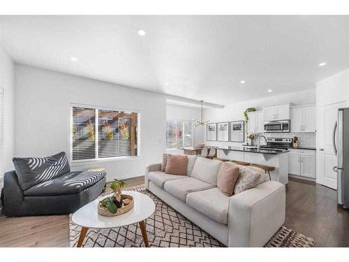 277 Willow Park, Cochrane, AB - Indoor Photo Showing Living Room