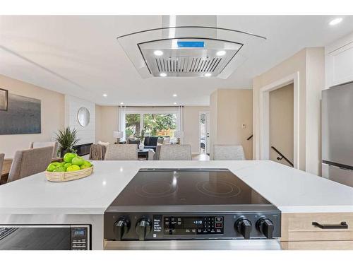 5716 Dalmead Crescent Nw, Calgary, AB - Indoor Photo Showing Kitchen