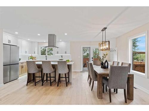 5716 Dalmead Crescent Nw, Calgary, AB - Indoor Photo Showing Dining Room