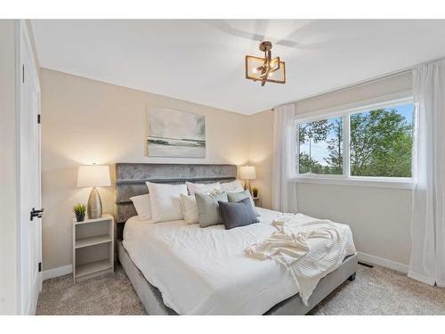 5716 Dalmead Crescent Nw, Calgary, AB - Indoor Photo Showing Bedroom