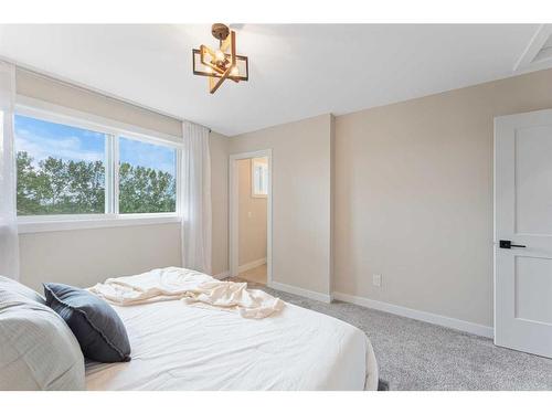 5716 Dalmead Crescent Nw, Calgary, AB - Indoor Photo Showing Bedroom