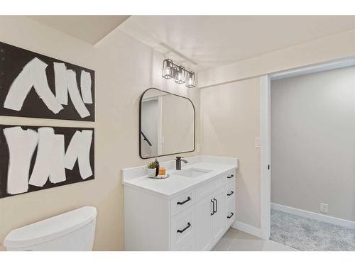 5716 Dalmead Crescent Nw, Calgary, AB - Indoor Photo Showing Bathroom