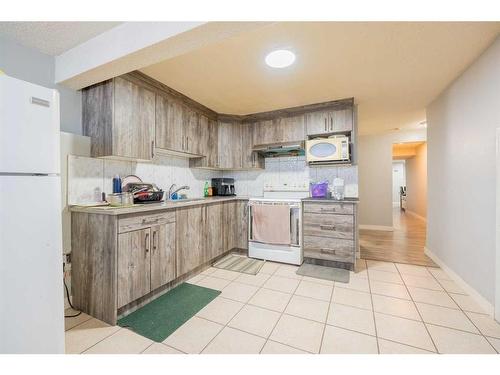 176 Martinvalley Crescent Ne, Calgary, AB - Indoor Photo Showing Kitchen