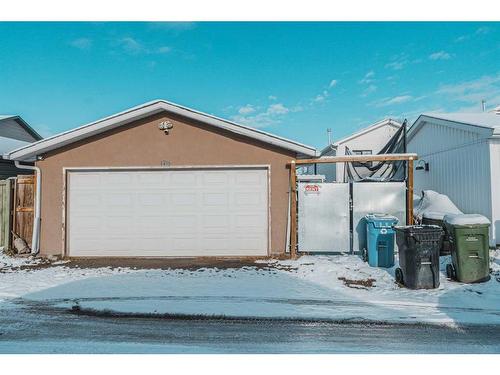 176 Martinvalley Crescent Ne, Calgary, AB - Outdoor