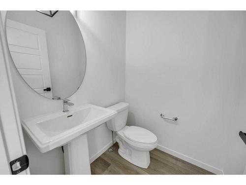 166 Edith Road Nw, Calgary, AB - Indoor Photo Showing Bathroom