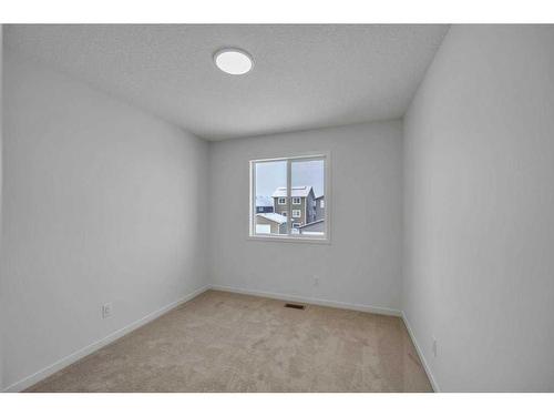 166 Edith Road Nw, Calgary, AB - Indoor Photo Showing Other Room