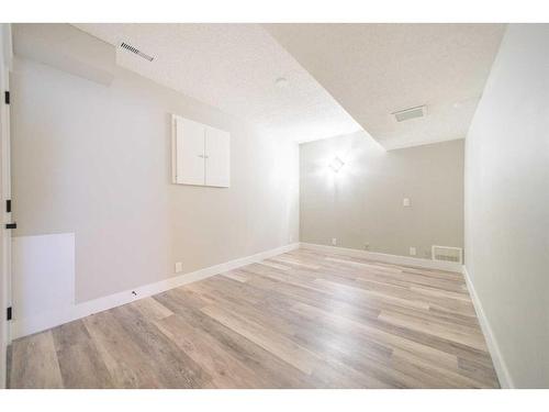 503-4935 Dalton Drive Nw, Calgary, AB - Indoor Photo Showing Other Room