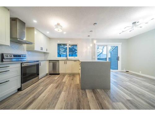 503-4935 Dalton Drive Nw, Calgary, AB - Indoor Photo Showing Kitchen