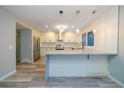 503-4935 Dalton Drive Nw, Calgary, AB - Indoor Photo Showing Kitchen