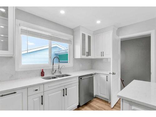 263 Penbrooke Way Se, Calgary, AB - Indoor Photo Showing Kitchen With Double Sink